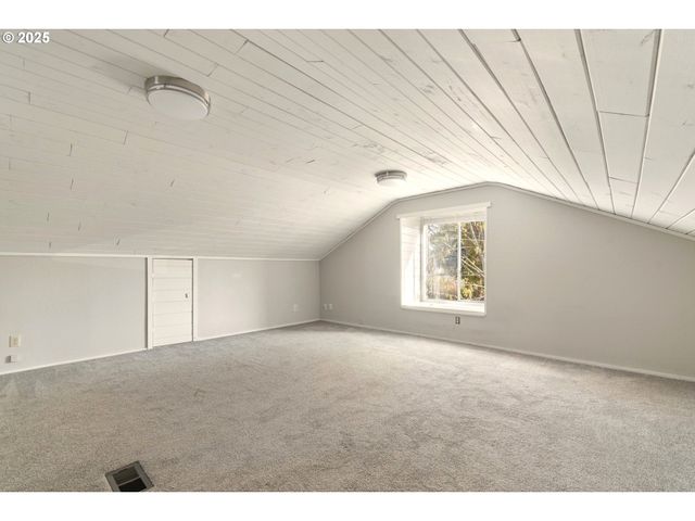 415 SPRING CREEK Dr, Eugene, OR 97404