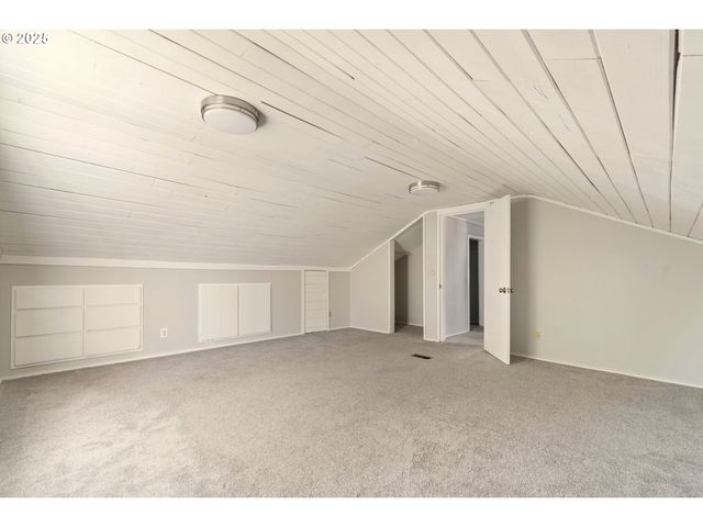 415 SPRING CREEK Dr, Eugene, OR 97404