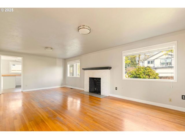 415 SPRING CREEK Dr, Eugene, OR 97404