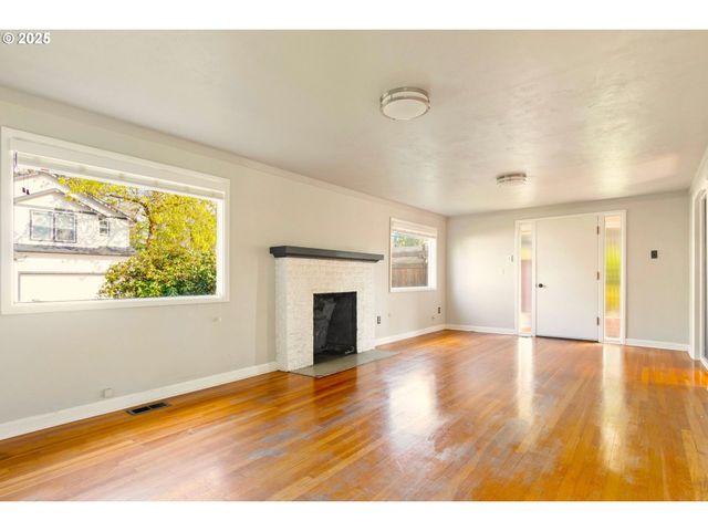 415 SPRING CREEK Dr, Eugene, OR 97404