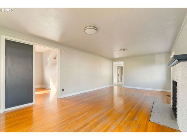 415 SPRING CREEK Dr, Eugene, OR 97404