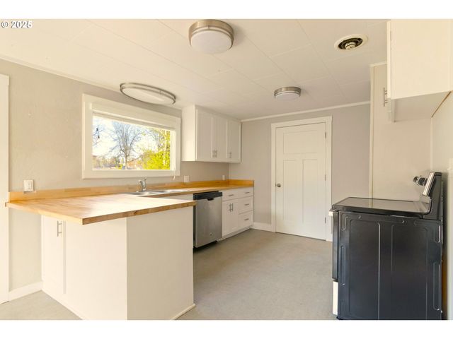 415 SPRING CREEK Dr, Eugene, OR 97404