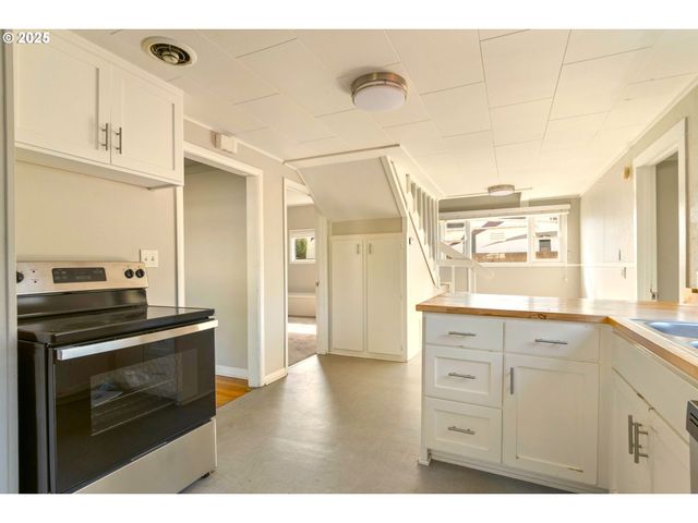 415 SPRING CREEK Dr, Eugene, OR 97404