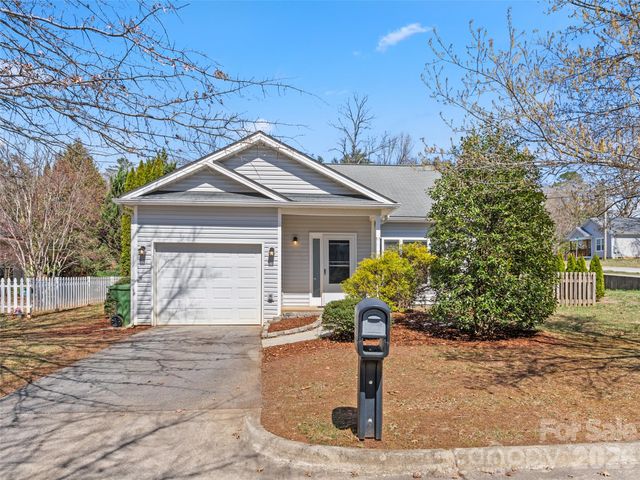 15 Scottish Circle, Asheville, NC 28803