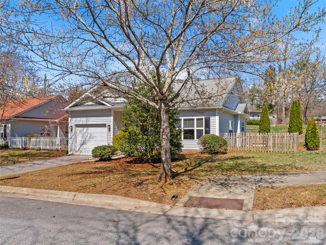 15 Scottish Circle, Asheville, NC 28803