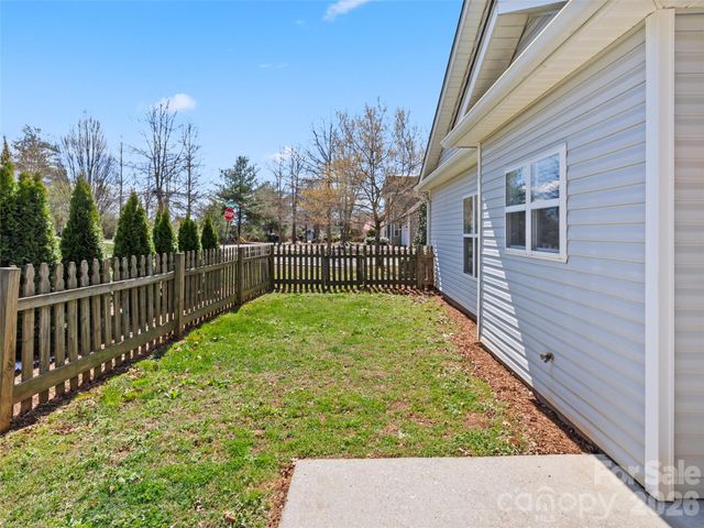 15 Scottish Circle, Asheville, NC 28803