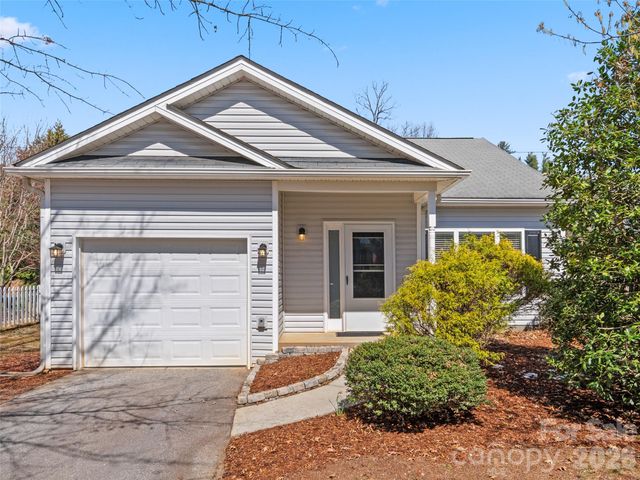 15 Scottish Circle, Asheville, NC 28803