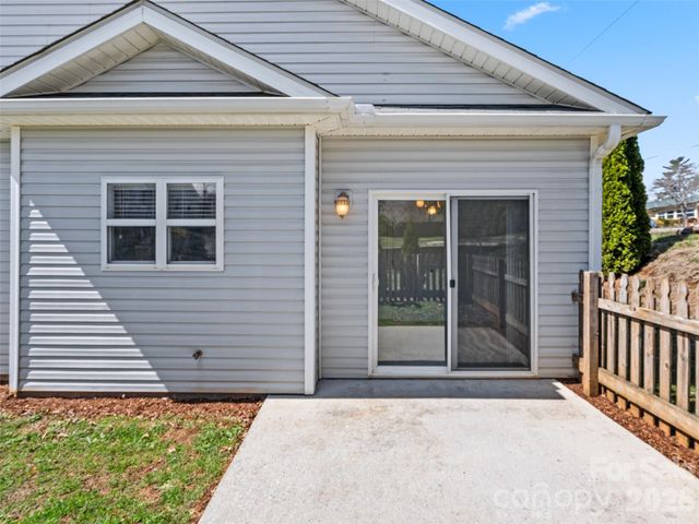 15 Scottish Circle, Asheville, NC 28803