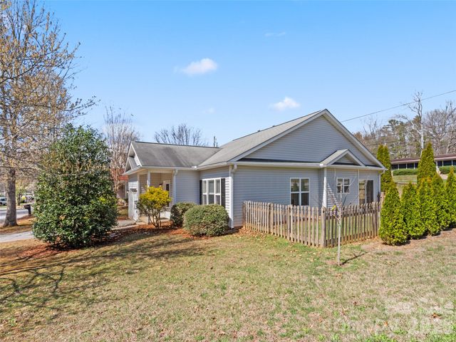 15 Scottish Circle, Asheville, NC 28803