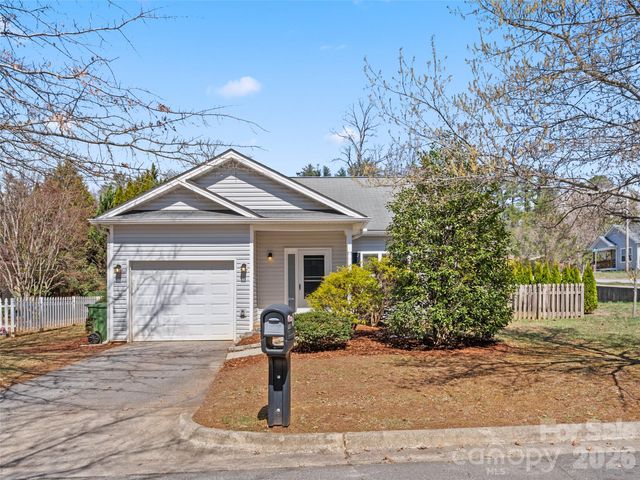 15 Scottish Circle, Asheville, NC 28803