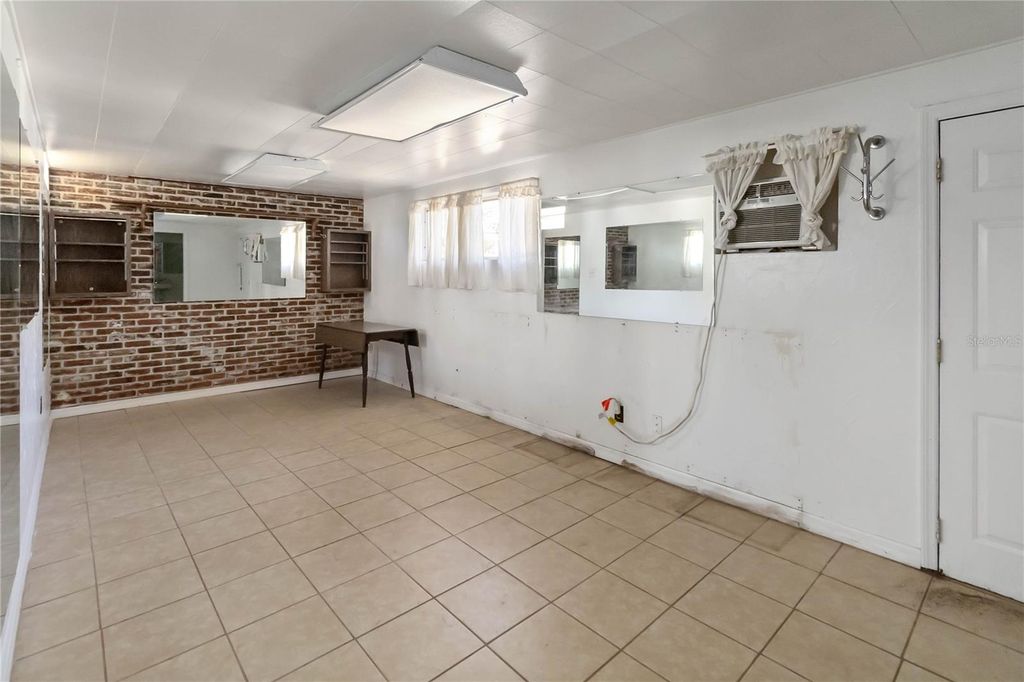 Image 26 of property listing at 3503 S CRYSTAL LAKE DRIVE, Orlando, FL 32806