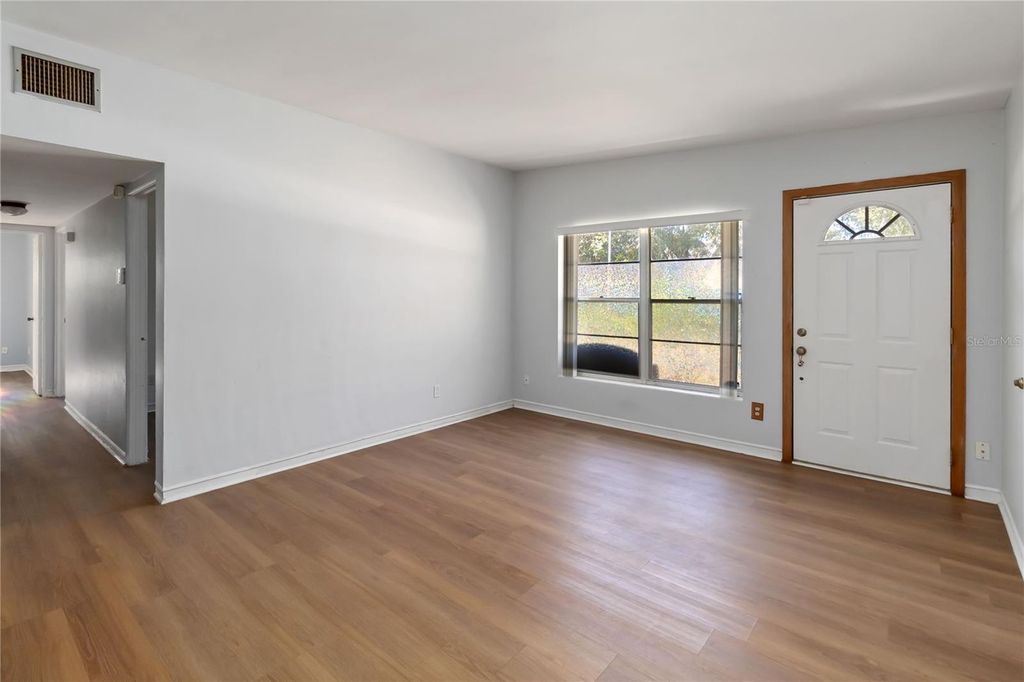 Image 7 of property listing at 3503 S CRYSTAL LAKE DRIVE, Orlando, FL 32806