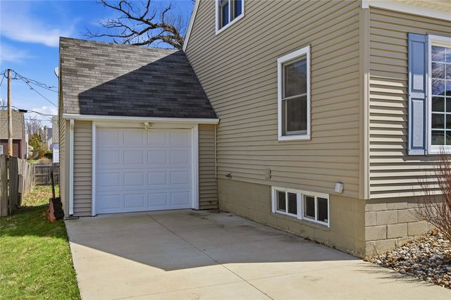 512 19th St NE, Cedar Rapids, IA 52402