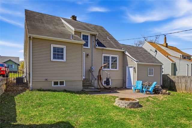 512 19th St NE, Cedar Rapids, IA 52402