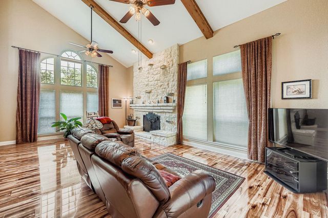 900 Wayside DR, Wimberley, TX 78676