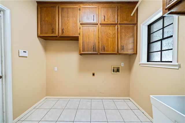 7402 Lugano Dr, Corpus Christi, TX 78413