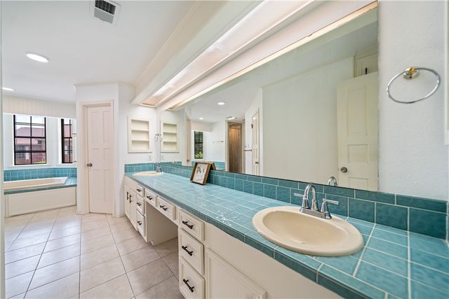 7402 Lugano Dr, Corpus Christi, TX 78413