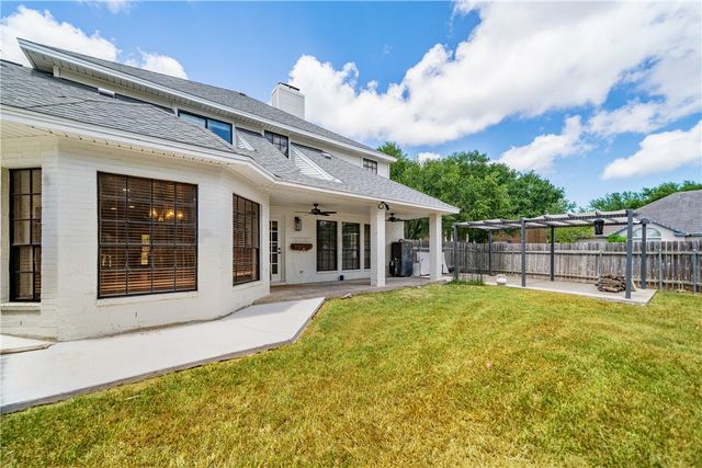 7402 Lugano Dr, Corpus Christi, TX 78413