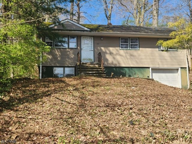 286 Cupsaw Dr, Ringwood Boro, NJ 07456