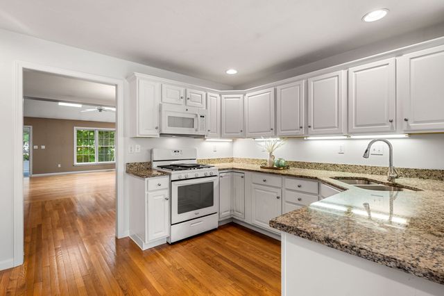 14 Wessonville Village Way 79, Westborough, MA 01581