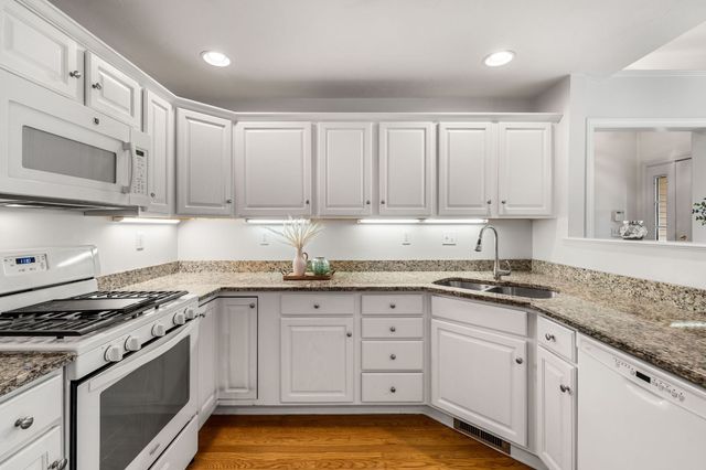 14 Wessonville Village Way 79, Westborough, MA 01581