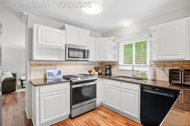 8891 Manton Avenue, Plymouth Charter Township, MI 48170