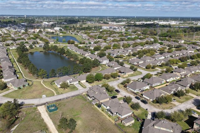 11207 Willowcrest, Tomball, TX 77375