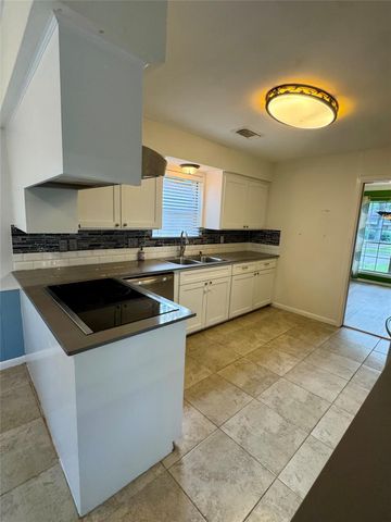 426 Shadow Creek Drive, El Lago, TX 77586