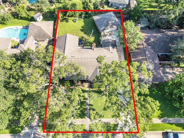 426 Shadow Creek Drive, El Lago, TX 77586