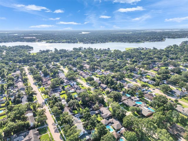 426 Shadow Creek Drive, El Lago, TX 77586