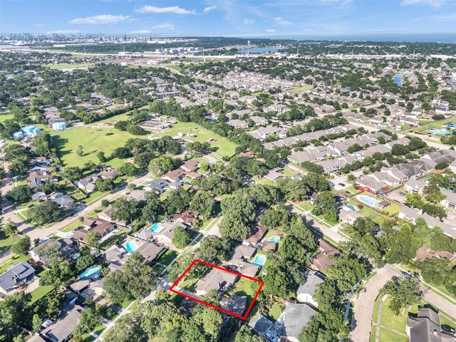 426 Shadow Creek Drive, El Lago, TX 77586