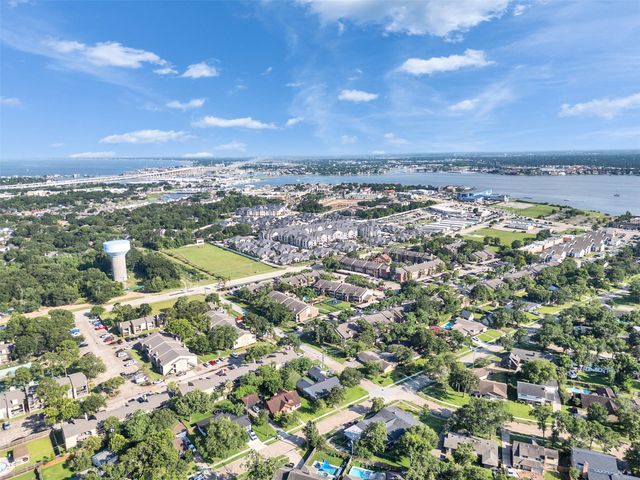 426 Shadow Creek Drive, El Lago, TX 77586