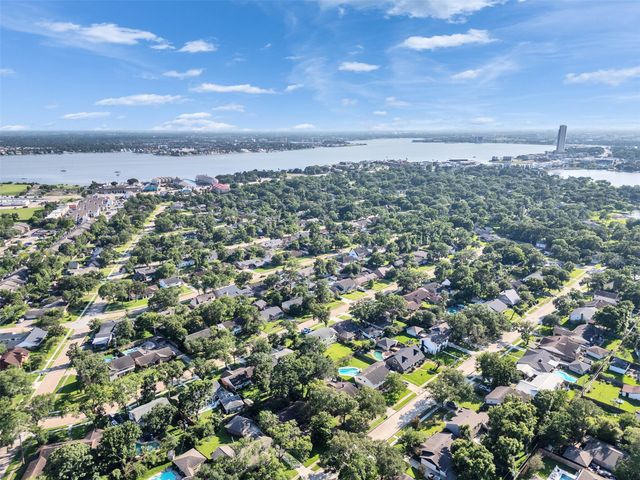 426 Shadow Creek Drive, El Lago, TX 77586