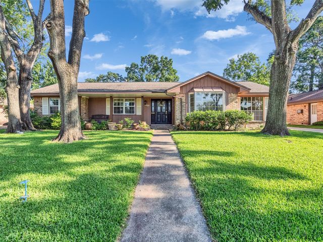 426 Shadow Creek Drive, El Lago, TX 77586