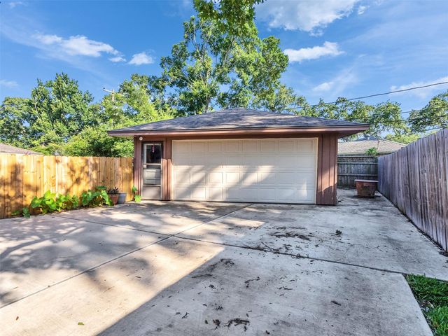 426 Shadow Creek Drive, El Lago, TX 77586