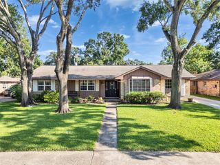 426 Shadow Creek Drive, El Lago, TX 77586