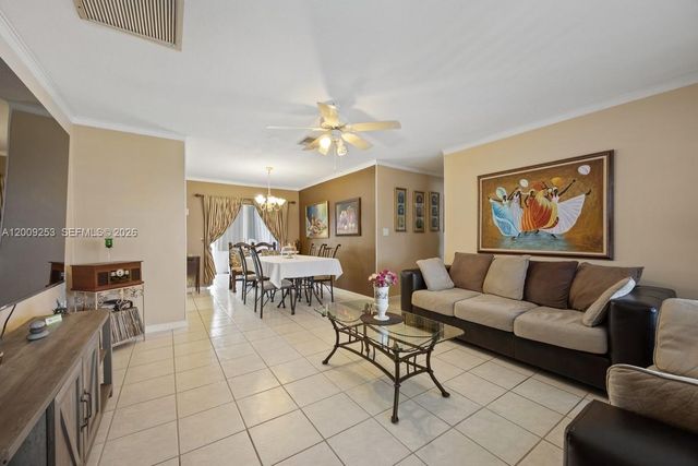 124 SW 10th St, Boynton Beach, FL 33426