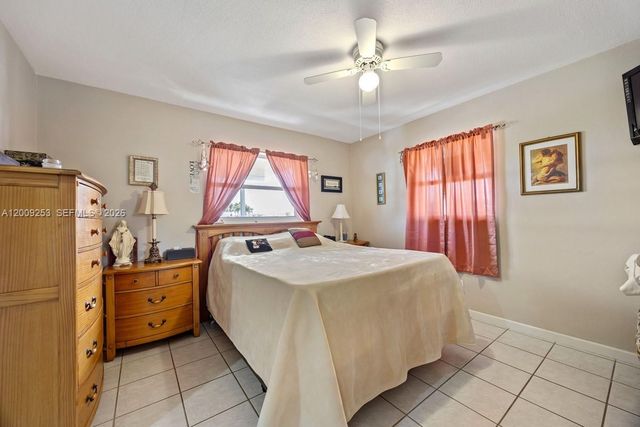 124 SW 10th St, Boynton Beach, FL 33426