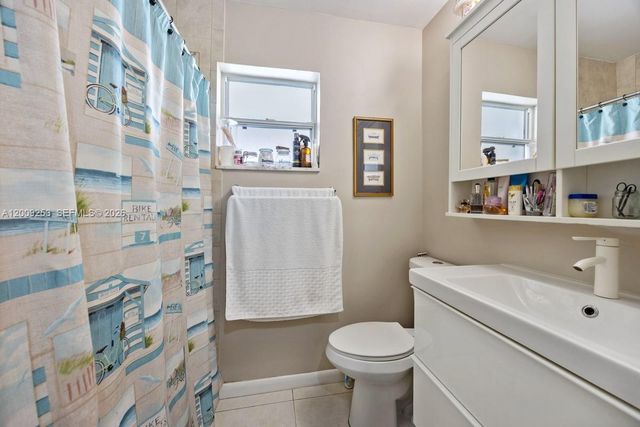 124 SW 10th St, Boynton Beach, FL 33426