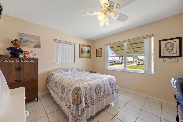 124 SW 10th St, Boynton Beach, FL 33426