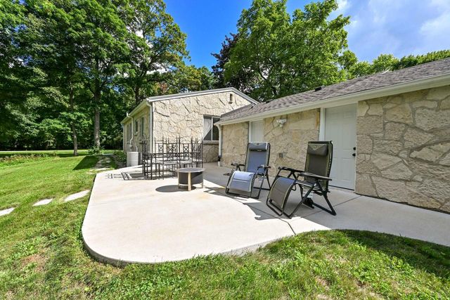 3415 Fiebrantz DRIVE, Brookfield, WI 53005