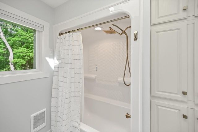 3415 Fiebrantz DRIVE, Brookfield, WI 53005