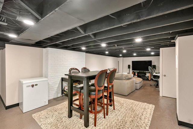 3415 Fiebrantz DRIVE, Brookfield, WI 53005