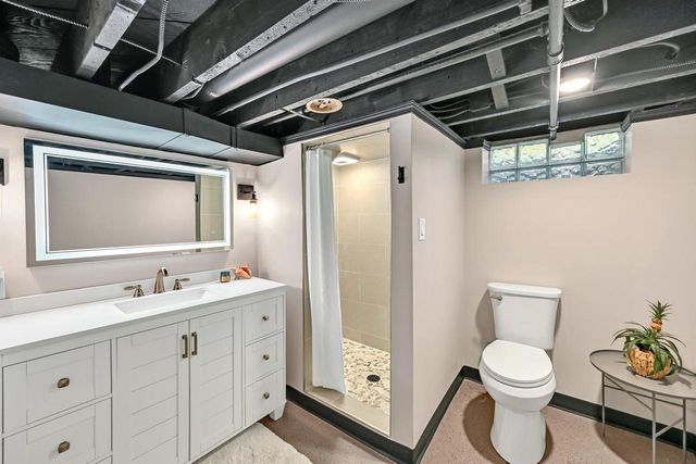 3415 Fiebrantz DRIVE, Brookfield, WI 53005