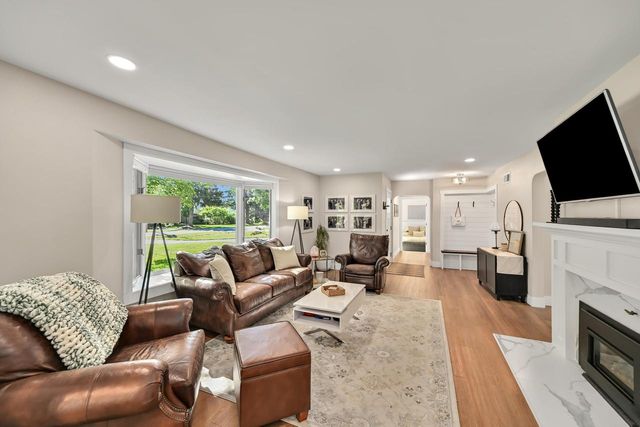 3415 Fiebrantz DRIVE, Brookfield, WI 53005