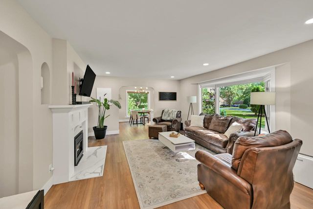 3415 Fiebrantz DRIVE, Brookfield, WI 53005