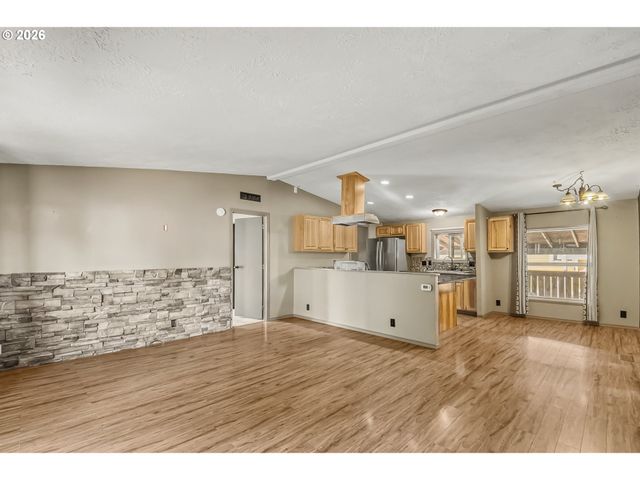 1949 Se PALMQUIST Rd 5, Gresham, OR 97080