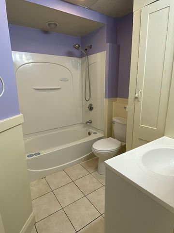 23 River Place 2nd floor, Methuen, MA 01844