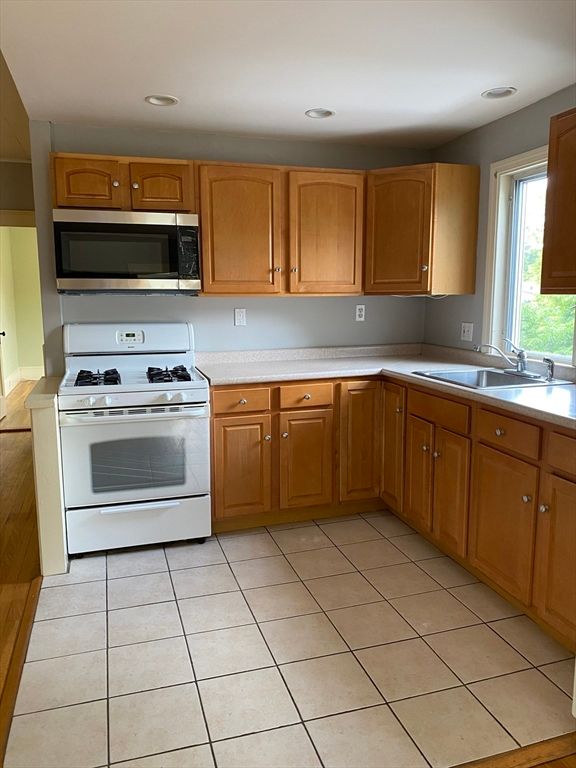 23 River Place 2nd floor, Methuen, MA 01844