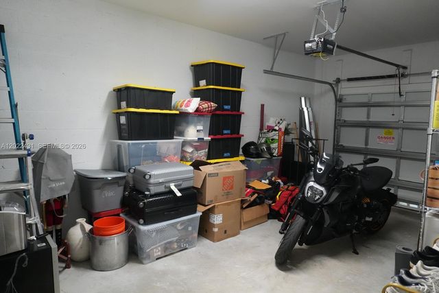 696 NW 6th St, Florida City, FL 33034